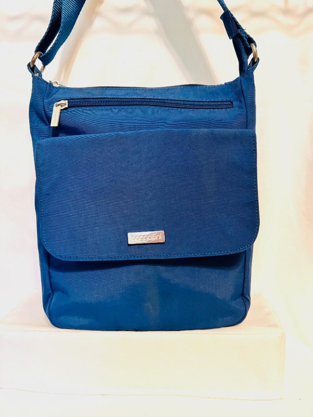 Baggalini Crossbody Purse/Bag-Blue/Beige Inside-Adjustable Strap-Lightweight